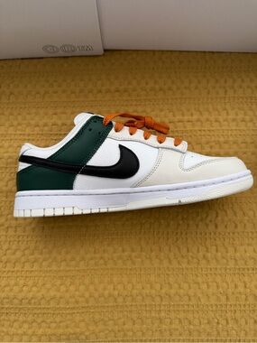 Nike Low-Top Sneaker White Green Black with Orange Laces